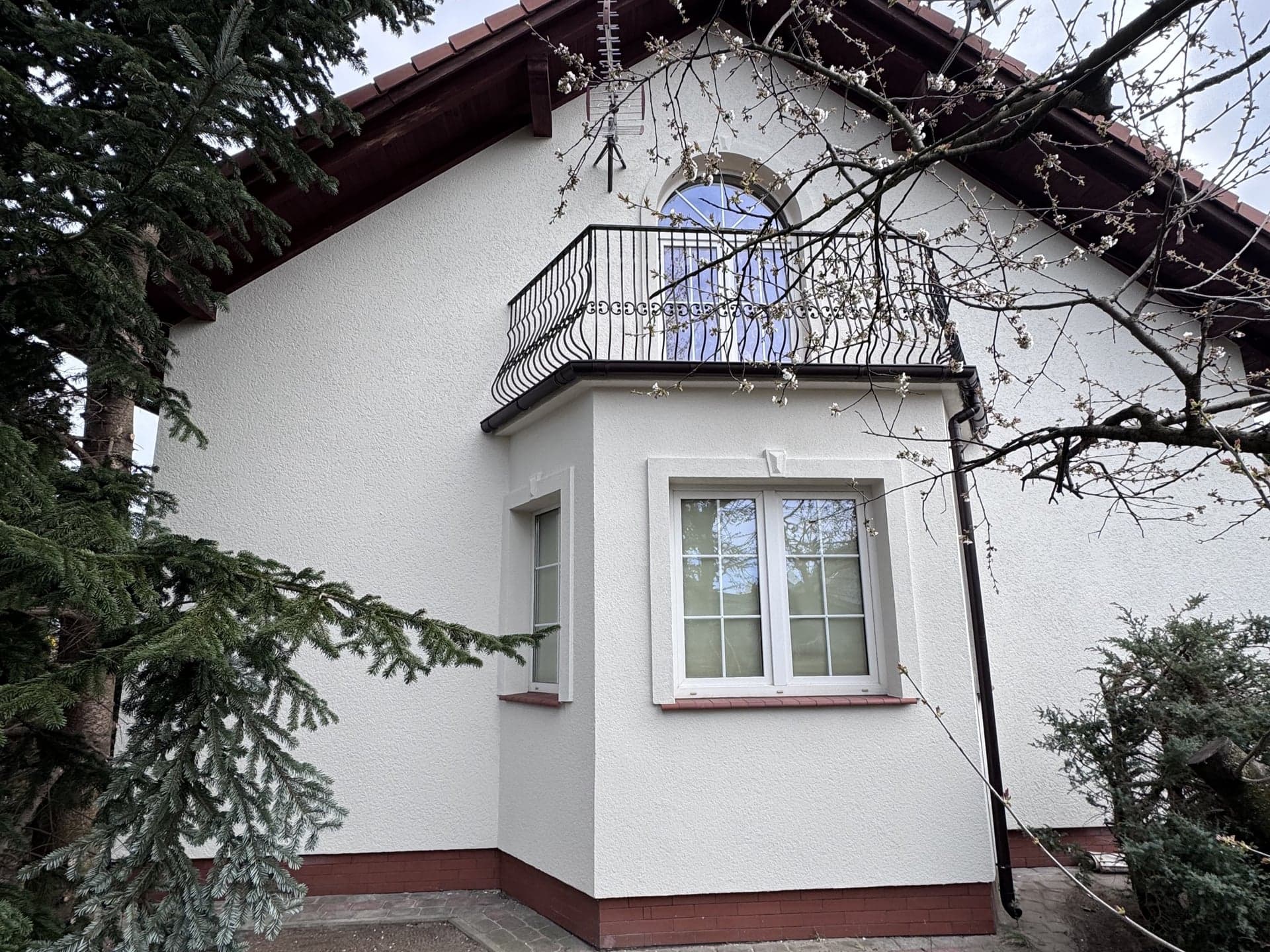 Mycie i malowanie elewacji domu jednorodzinnego w Szczecinie - po