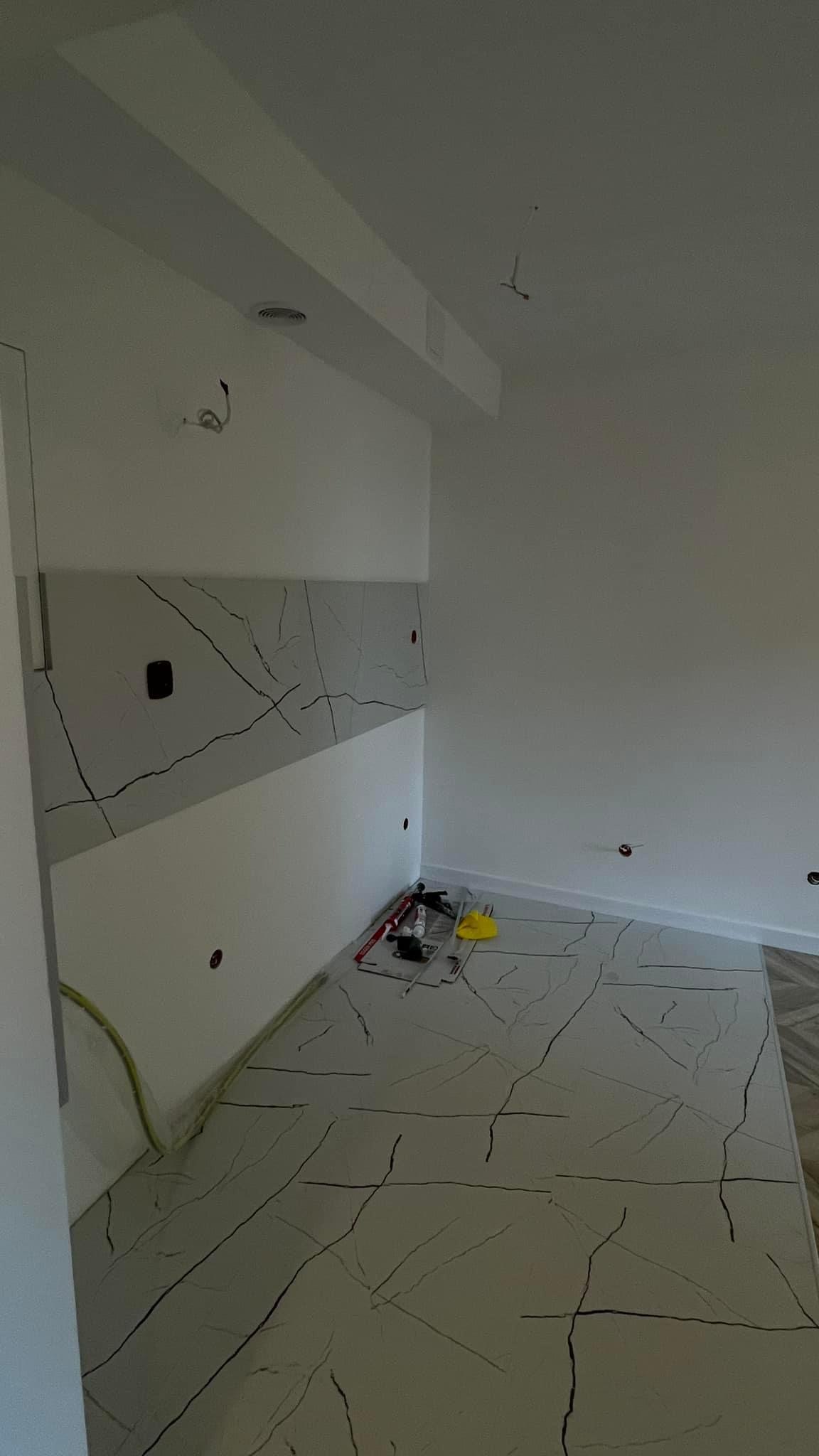 Remont łazienki z hydroizolacją i płytkami wielkoformatowymi